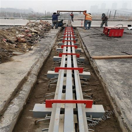 专业更换公路桥梁伸缩缝施工公司 生产连续梁支座更换施工队伍